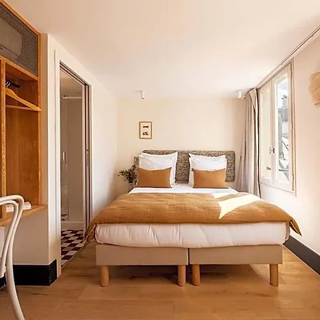 De La Gaîté Hotel