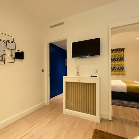 De La Gaîté Hotel 3*