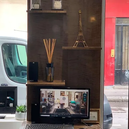De La Gaite Hotel