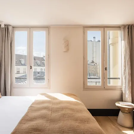 De La Gaite Hotel 3*